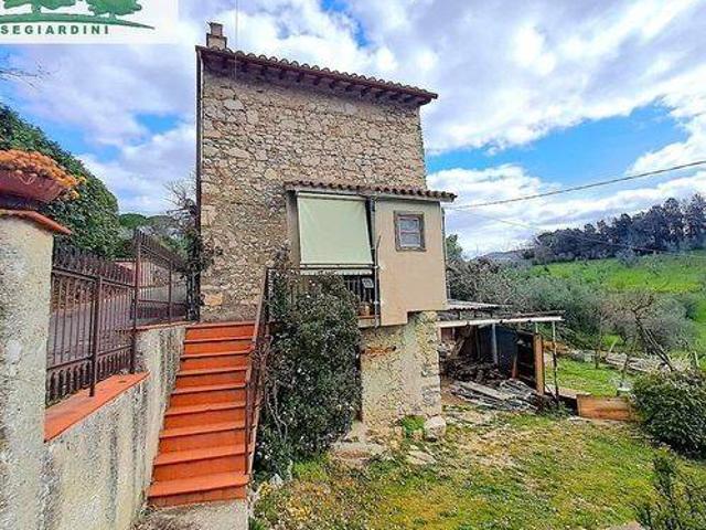 Rustico / Casale in vendita a Monteleone Sabino RI
