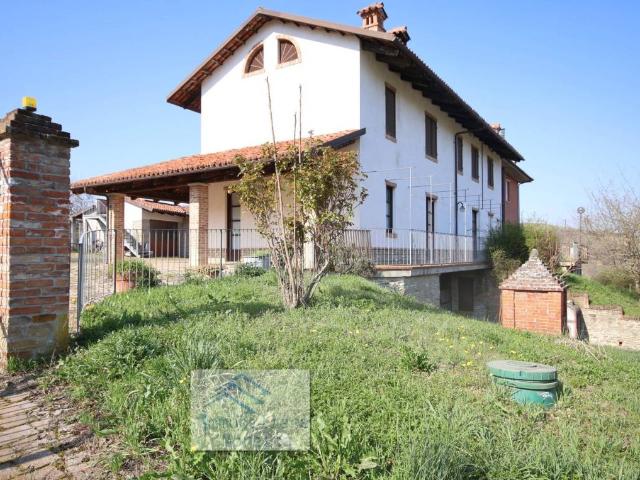 Rustico / Casale in vendita a Montelupo Albese CN