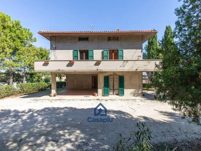 Rustico / Casale in vendita a Montelupone MC