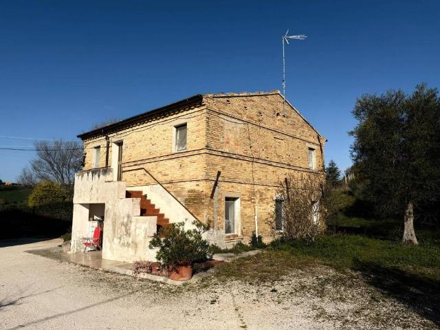 Rustico / Casale in vendita a Montelupone MC