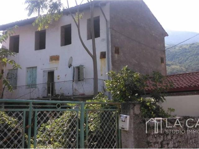 Rustico / Casale in vendita a Montereale Valcellina PN