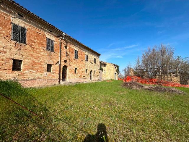 Rustico / Casale in vendita a Monterubbiano FM