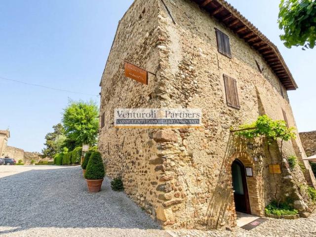 Casa indipendente in vendita a Monzambano MN