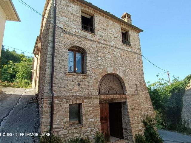 Rustico / Casale in vendita a Matelica MC