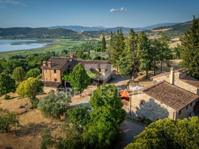 Rustico / Casale in vendita a Magione PG