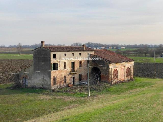 Rustico / Casale in vendita a Mantova MN