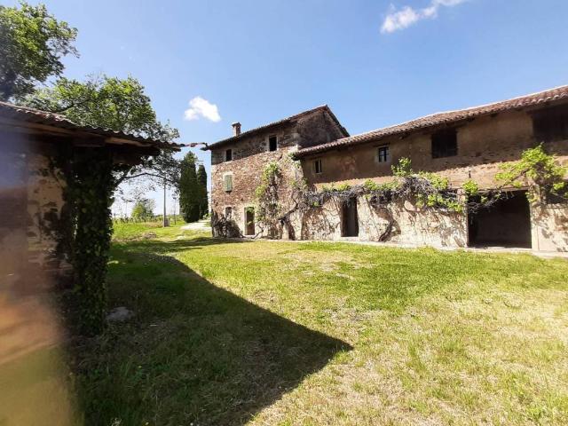 Rustico / Casale in vendita a Manzano UD