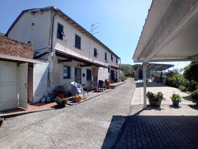 Rustico / Casale in vendita a Massa e Cozzile PT