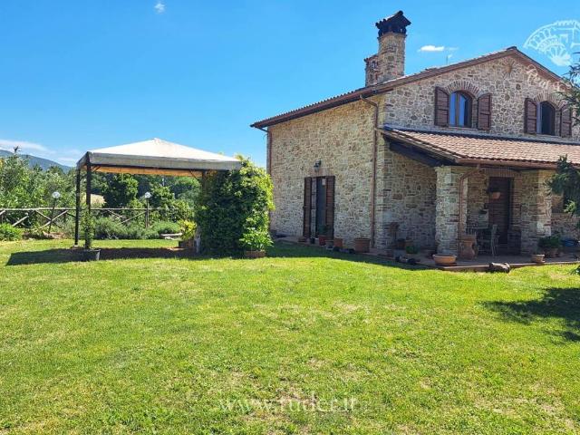 Rustico / Casale in vendita a Massa Martana PG