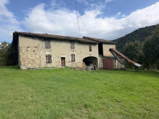 Rustico / Casale in vendita a Medesano PR
