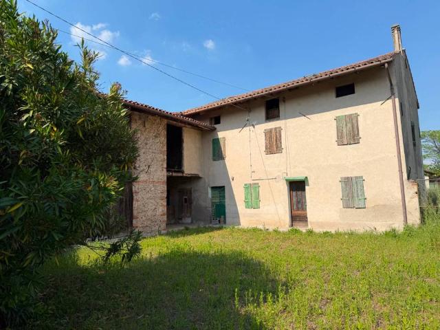Rustico / Casale in vendita a Mereto di Tomba UD