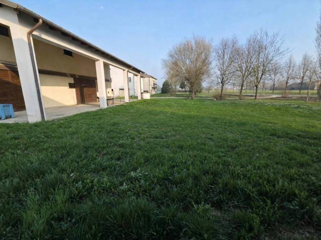 Rustico / Casale in vendita a Mirandola MO