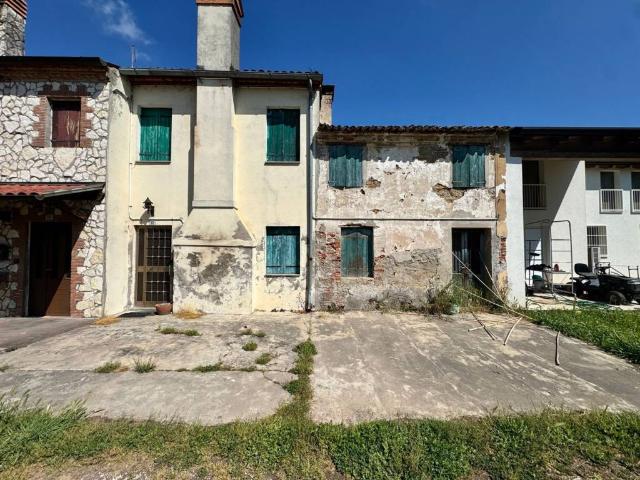 Rustico / Casale in vendita a Noventa Vicentina VI