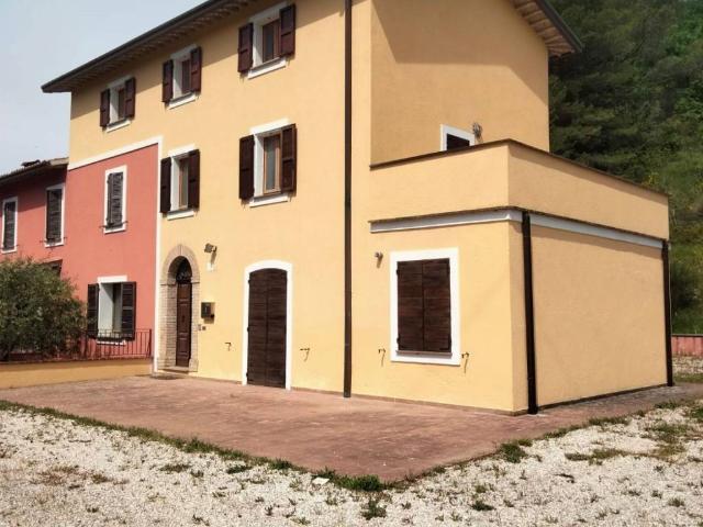 Rustico / Casale in vendita a Nocera Umbra PG