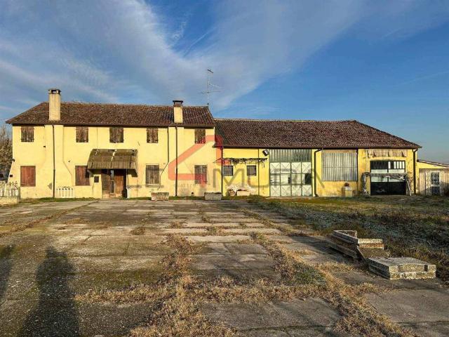 Rustico / Casale in vendita a Nogara VR