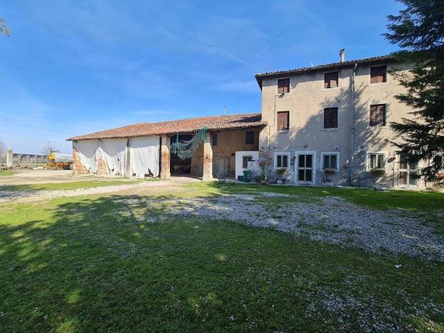 Rustico / Casale in vendita a Nogarole Rocca VR