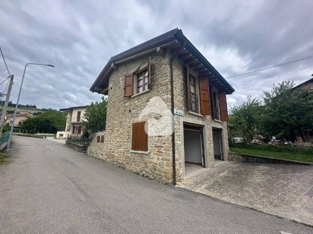 Rustico / Casale in vendita a Neviano degli Arduini PR