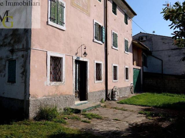 Rustico / Casale in vendita a Soave VR
