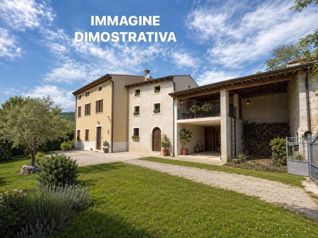 Rustico / Casale in vendita a Soave VR