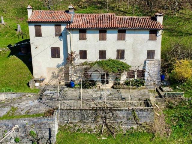 Rustico / Casale in vendita a Solagna VI