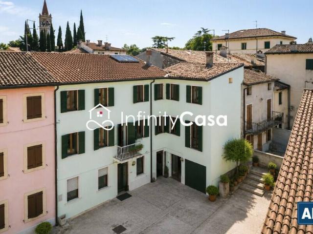 Rustico / Casale in vendita a Sommacampagna VR