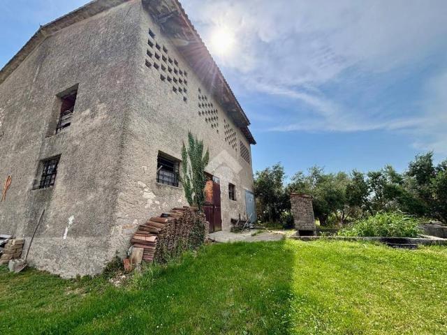 Rustico / Casale in vendita a Sommacampagna VR
