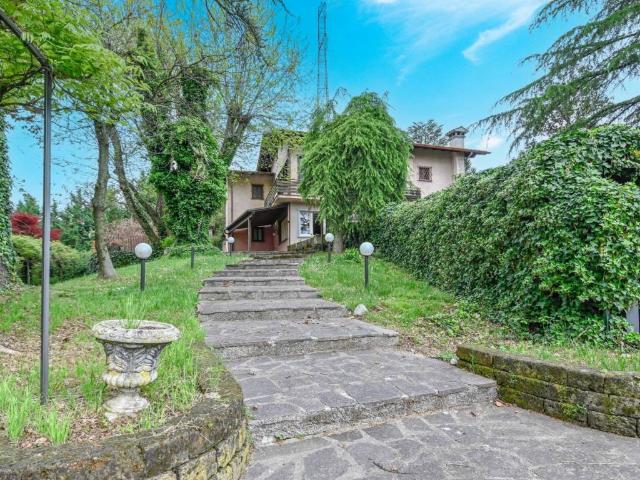 Rustico / Casale in vendita a Sorisole BG