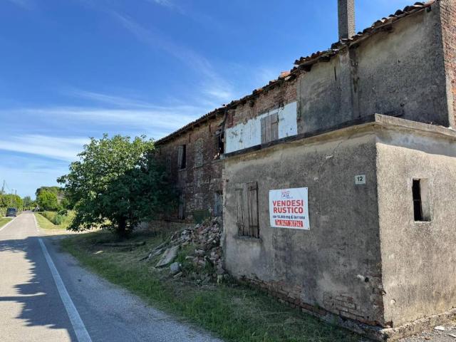 Rustico / Casale in vendita a Salgareda TV
