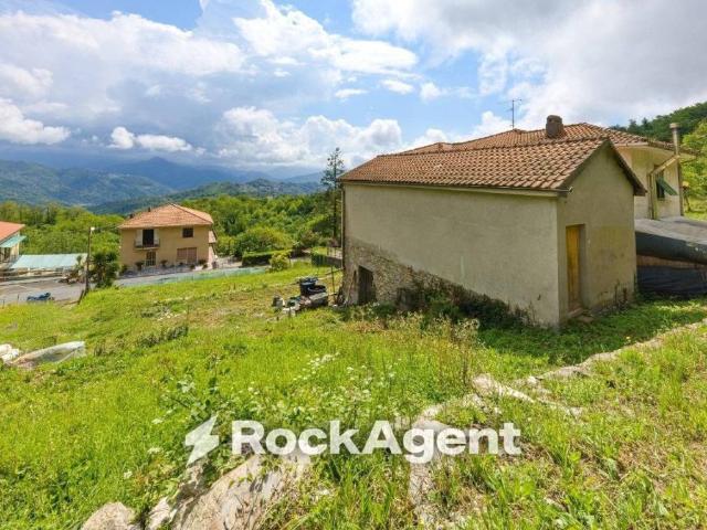 Rustico / Casale in vendita a San Colombano Certenoli GE