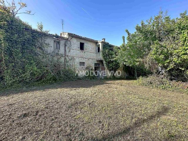 Rustico / Casale in vendita a San Costanzo PU