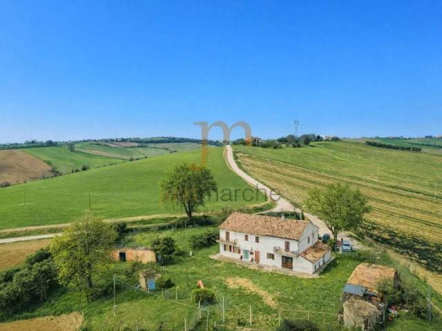 Rustico / Casale in vendita a San Costanzo PU