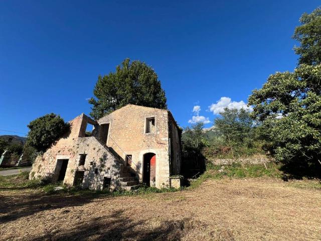 Rustico / Casale in vendita a San Donato Val di Comino FR