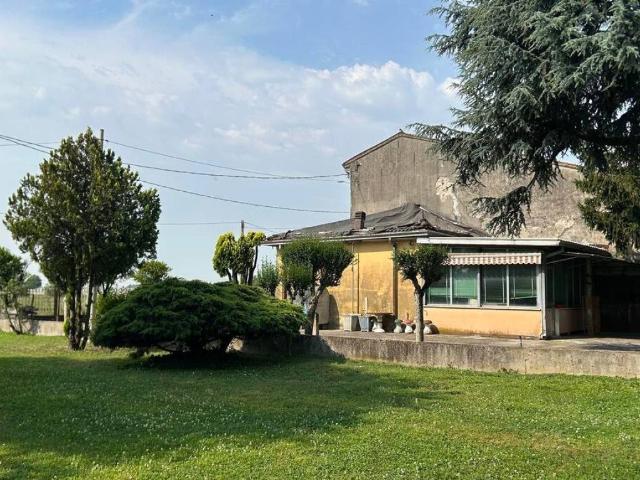 Rustico / Casale in vendita a San Giovanni Lupatoto VR