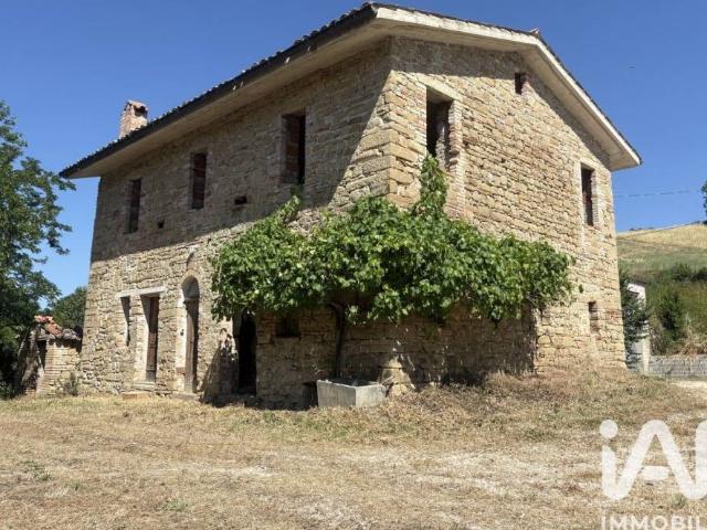Rustico / Casale in vendita a San Ginesio MC