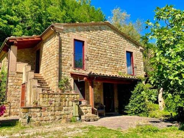 Rustico / Casale in vendita a San Ginesio MC