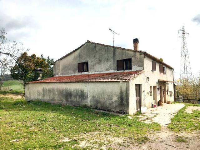 Rustico / Casale in vendita a San Lorenzo in Campo PU