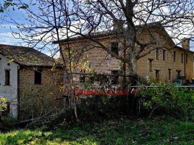 Rustico / Casale in vendita a San Severino Marche MC