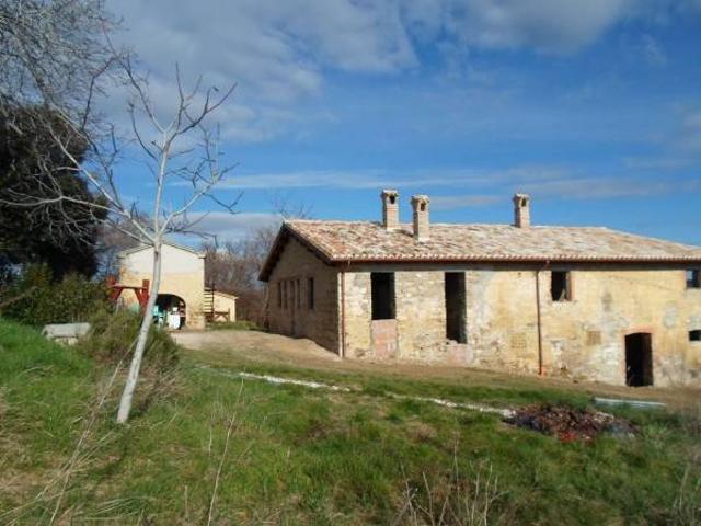 Rustico / Casale in vendita a San Severino Marche MC