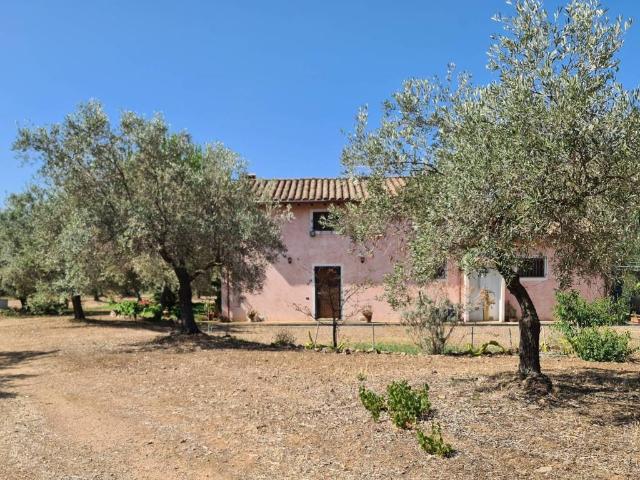 Rustico / Casale in vendita a San Vito CA