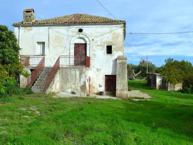 Rustico / Casale in vendita a San Vito Chietino CH