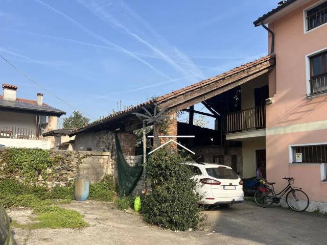 Rustico / Casale in vendita a San Vito di Leguzzano VI