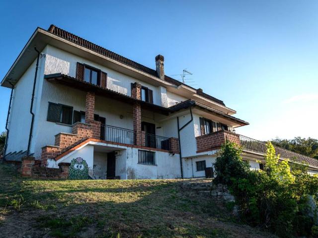 Rustico / Casale in vendita a Santo Stefano Belbo CN