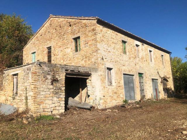 Rustico / Casale in vendita a Santa Vittoria in Matenano FM