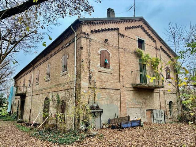 Rustico / Casale in vendita a Sant'Agata Bolognese BO