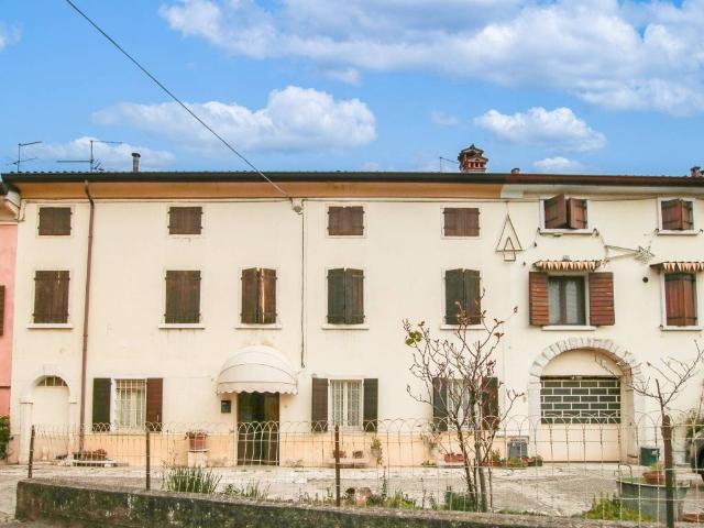 Rustico / Casale in vendita a Sant'Ambrogio di Valpolicella VR