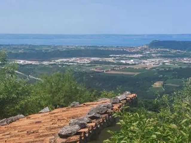 Rustico / Casale in vendita a Sant'Ambrogio di Valpolicella VR