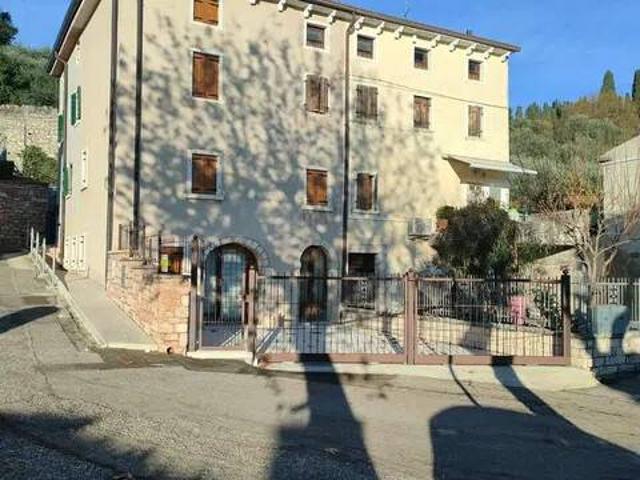 Rustico / Casale in vendita a Sant'Ambrogio di Valpolicella VR