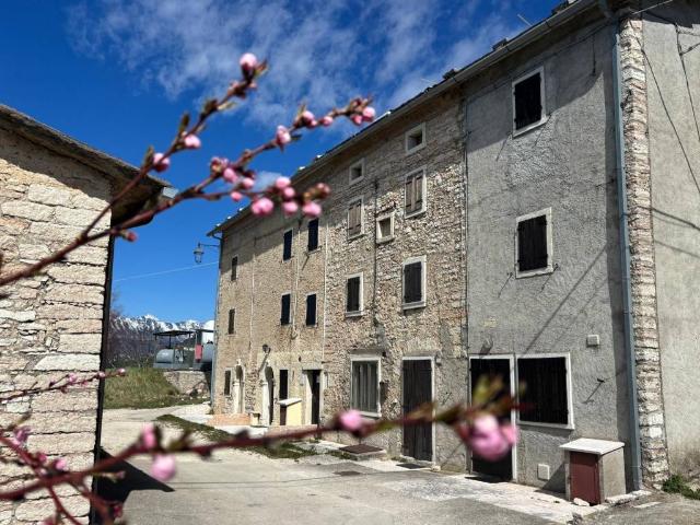 Rustico / Casale in vendita a Sant'Anna d'Alfaedo VR