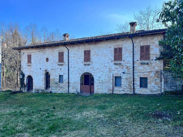 Rustico / Casale in vendita a Sarnano MC