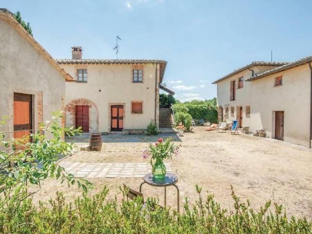 Rustico / Casale in vendita a Sarteano SI